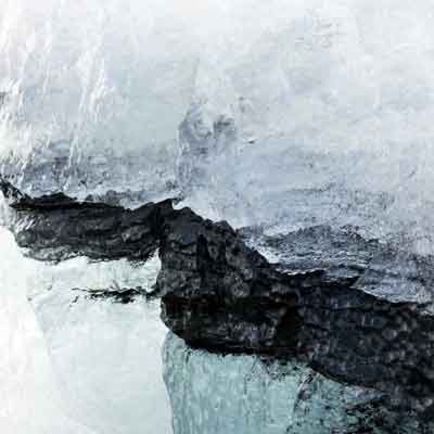 Struktur im ewigen Eis - Vulkanasche